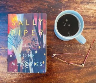 Bone Memories is such a gentle and tender exploration of grief. And oh my goodness, the ending. Ooft. It strikes the perfect note. Congratulations @sally.piper.writer on a beautiful book. And thanks to UQP for the advance copy. 

@uqpbooks #bonememories #womenwriters #australianauthor #bookstagram #grief #australianwomenwriters