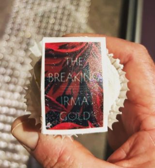 Bummed that I couldn’t be at my publisher’s tenth anniversary celebrations. Wish I’d been there to eat my novel! (But glad @burgewords nabbed it in my stead.) Congrats @midnightsunpublishing on a decade of incredible (and edible!) books 🎉

#TheBreaking #bookstagram #writingcommunity #writinglife #writerslife #authorlife @annasolding
